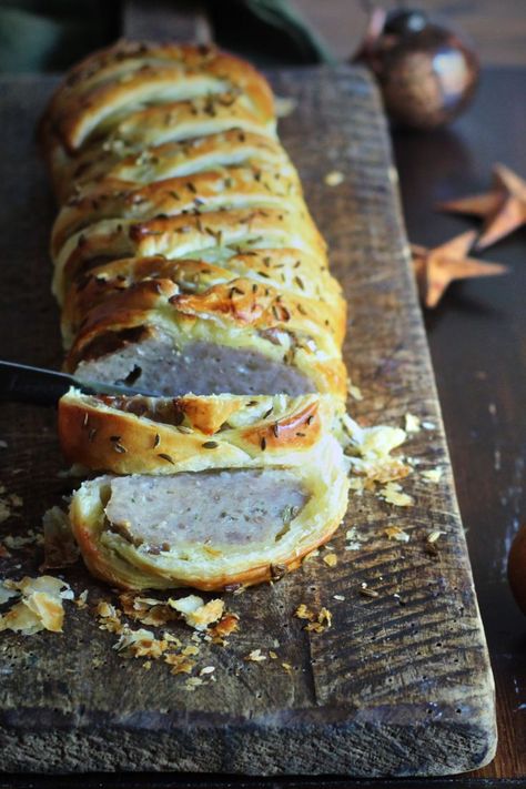 How do you make something better? Make it giant! We love sausage rolls in our house hold, but there’s never enough of them, so this giant sausage roll is the solution. Think of it as a sausage savoury Yule log! This giant Christmas sausage roll is a great centrepiece for Christmas Day. #sausageroll #sausagerolls #sausages #childrensfood #christmasfood #christmasrecipe #winterrecipe #sausagerecipe #easyrecipe Easy Christmas Food Ideas, Easy Christmas Food, Sausage Roll Recipe, Christmas Sausage, Yule Log Recipe, Christmas Food Ideas, Yule Celebration, Sausage Rolls Recipe, Sausage Bread