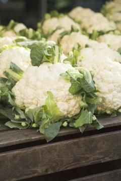 Jupiterimages/Creatas/Getty Images Grow Cauliflower, Growing Cauliflower, Cabbage Cauliflower, Garden Vegetables, Growing Veggies, Garden Veggies, Veg Garden, Fruit Garden, Vegetable Gardening