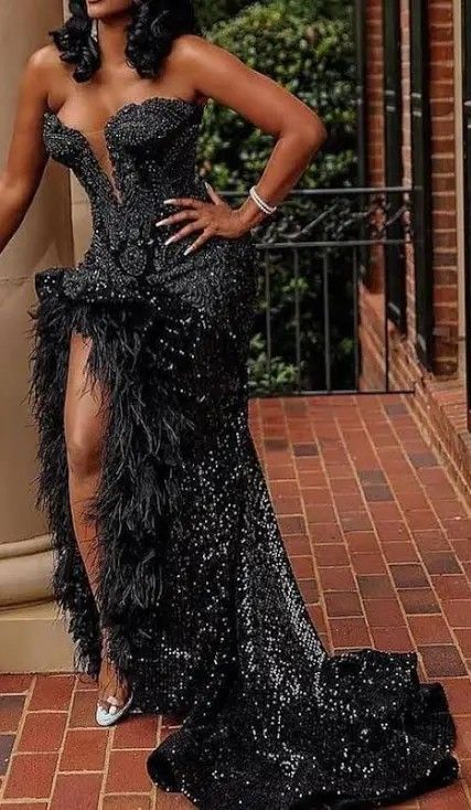 Tube Top Design, Girl Prom, Prom Girl Dresses, Senior Prom Dresses, Stunning Prom Dresses, Prom Dress Ideas, Prom Inspo, Black Prom Dress, Prom Looks