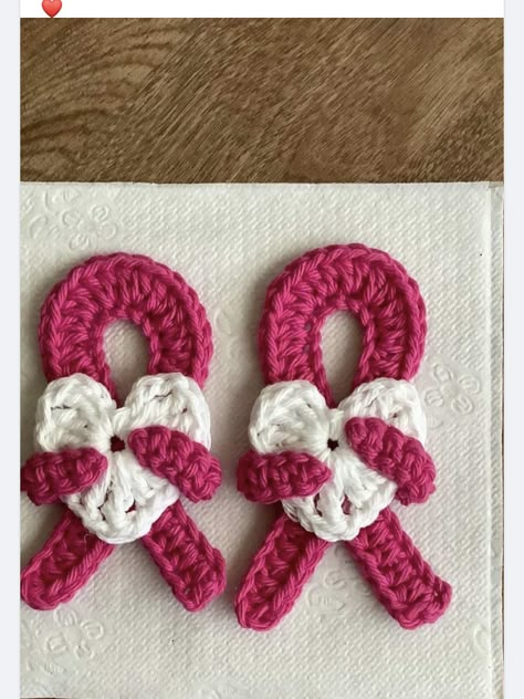 Crochet Pink Ribbon Free Pattern, Crochet Awareness Ribbon Pattern, Crochet Awareness Ribbon, Awareness Ribbon Crochet Pattern, Random Acts Of Kindness Crochet Ideas, Crochet Medical Ideas, Crochet Random Acts Of Kindness Patterns, Crochet Acts Of Kindness, Crochet Medical