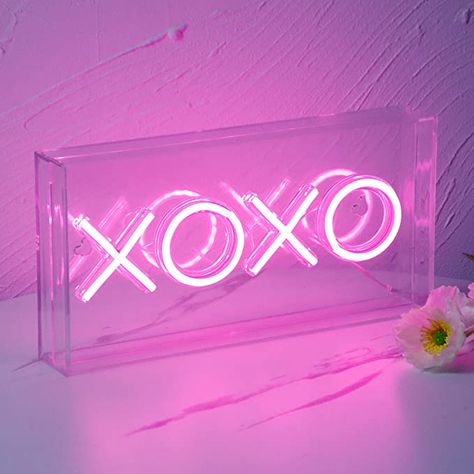 Neon Signs Letters Acrylic Light Box LED Signs for Bedroom Decor Neon Letters Acrylic Framed Table Decor LED Neon Light Hangable LED Wall Sign Light Up Signs Office Sign Bar Signs (XOXO) - - Amazon.com Baddie Must Haves, Xoxo Sign, Neon Heart Light, Neon Lights Bedroom, Cheer Signs, Neon Bar Signs, Travel Wall Decor, Party Wall, Box Light