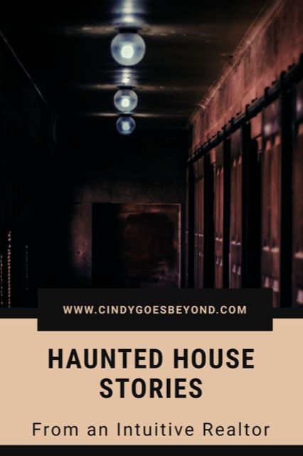 Haunted House Stories from an Intuitive Realtor - Cindy Goes Beyond Haunted Book, Haunted House Stories, Joplin Missouri, Paranormal Photos, Real Haunted Houses, Scary Ghost Pictures, Travel America, Spooky Places, Deco Bathroom