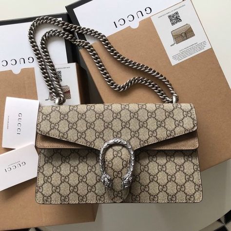 Gucci Dionysus Small GG Beige Supreme Shoulder Bag Dompet Gucci, Gucci Bag Dionysus, Tas Bahu, Dream Bags, Collage Wallpaper, Braut Make-up, Handbag Heaven, Fancy Bags, Gucci Shoulder Bag