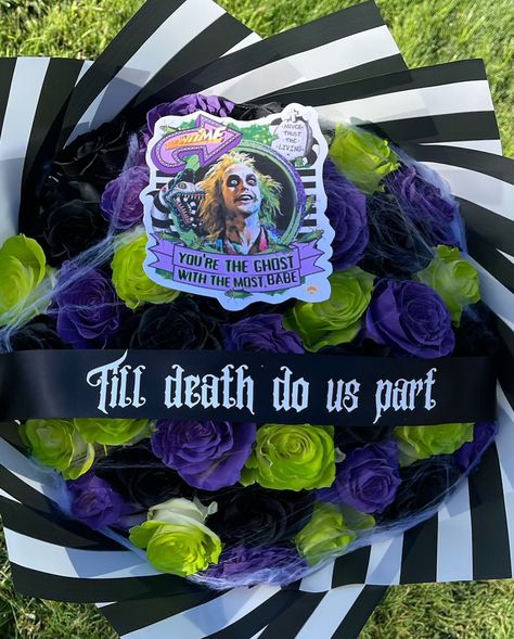 BeetleJuice BeetleJuice Beetlejuuuu…..💚🖤 She wants a spooky bouquet this spooky szn 👻 make sure preorder yours with @lilyyscreations Dm @lilyyscreations or text (559)331-1351 for a free quote today! Beetlejuice Bouquet, Spooky Bouquet, Girly Car Accessories, Beetlejuice Beetlejuice, Spooky Szn, Girly Car, Free Quote, Beetlejuice, Free Quotes