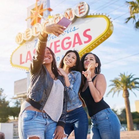 What to Consider When Dressing For Las Vegas Vegas Outfits For Women, Casual Vegas Outfits, What To Wear In Vegas, Vegas Outfit Ideas, Vegas Activities, Vegas Outfits, Vegas Pools, Vegas Pool Party, Vegas Travel