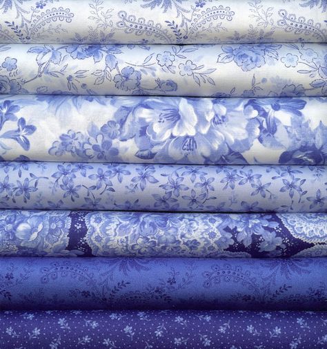 * Blue White Decor, Blue And White Fabric, Blue Cottage, Fabric Inspiration, Blue And White China, Pretty Fabric, White Quilt, Blue Willow, Fabulous Fabrics