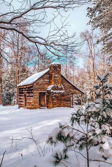 Gatlinburg Tennessee Christmas, Smoky Mountain Christmas, Tennessee Christmas, Tennessee Cabins, Cabin Aesthetic, Mountains Aesthetic, Listen Carefully, English Village, Gatlinburg Tennessee