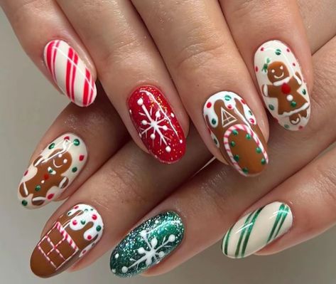 Fake Nails White, Halloween Fest, Cute Christmas Nails, Christmas Nails Easy, Her Nails, Snowflake Nails, Festival Nails, Xmas Nails, Christmas Nail Designs