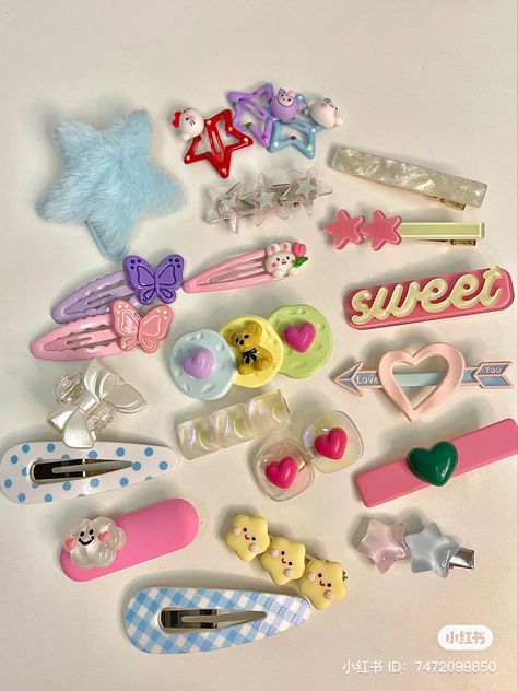 Cute Hair Clips Aesthetic, Madoka Mami, Cute Hairclips, Homura Madoka, Cute Hair Pins, Colorful Hair Clips, Hair Clips Aesthetic, Cute Clips, Kawaii Hair Accessories