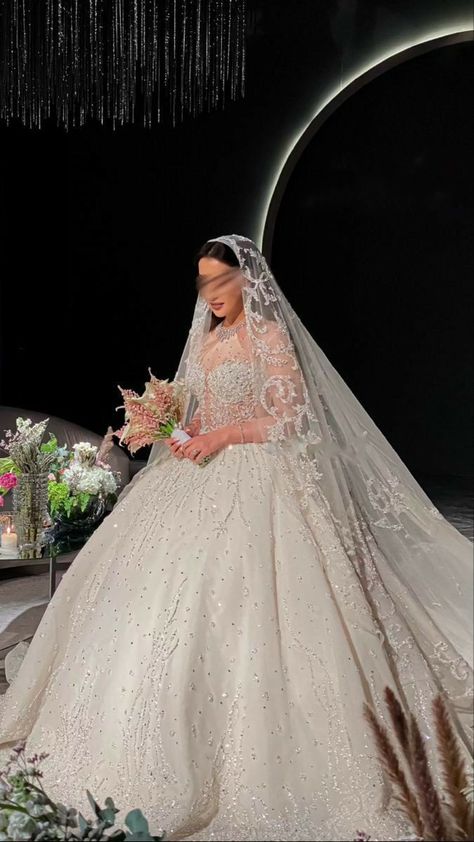 Wedding Outfits With Hijab, Wedding Dresses Arab, Arabic Wedding Dress, Outfits With Hijab, Arab Bride, Shiny Wedding Dress, Aesthetic Dress Outfit, Wedding Outfit Ideas, Arabic Wedding Dresses