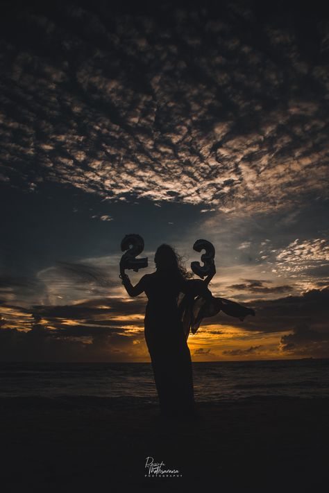 Birthday Photoshoot On Beach, Black Saari, Beach Birthday Photoshoot, Mermaid Shoot, Shoot On The Beach, Bday Photoshoot, Beach Wearing, 17th Birthday Ideas, Beach White Dress