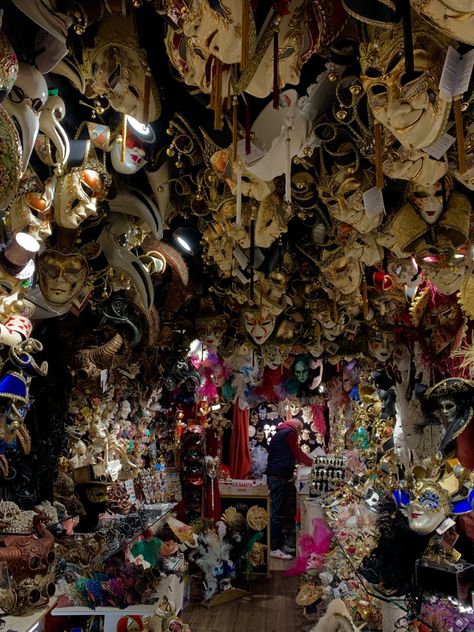 #venice #veniceitaly #carnival #italy #aesthetic Gothic Carnival Aesthetic, Venice Italy Carnival, Travelling Circus Aesthetic, Haunted Carnival Aesthetic, Carnival Rides Aesthetic, Venice Carnival Aesthetic, Creepy Carnival Aesthetic, Dark Carnival Aesthetic, Carnival Core