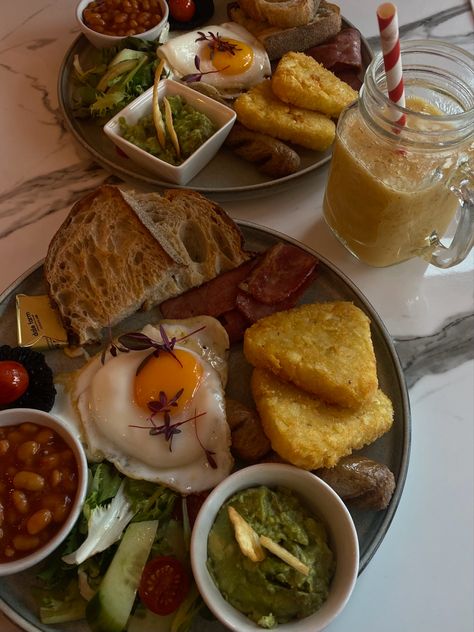 #brunch #date #breakfast #lunch #cafe #london #fullenglish #englishbreakfast Breakfast Dates Aesthetic, London Breakfast Aesthetic, Hotel Sleepover, Date Breakfast, London Lunch, London Breakfast, Fancy Brunch, Breakfast Around The World, Breakfast Date