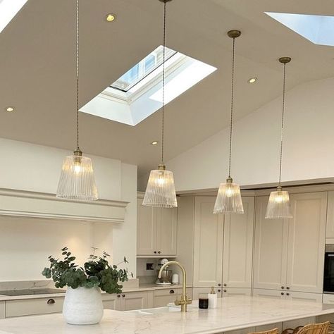 Howdens on Instagram: "A moment for @renovation_at.10's heavenly shaker kitchen! 🥰   Kitchen featured: Elmbridge Porcelain" Howdens Elmbridge Porcelain, Elmbridge Porcelain Kitchen, Elmbridge Howdens, Howdens Kitchen Shaker, Elmbridge Kitchen, Cashmere Shaker Kitchen, Howdens Kitchen, Herringbone Kitchen, Howdens Kitchens