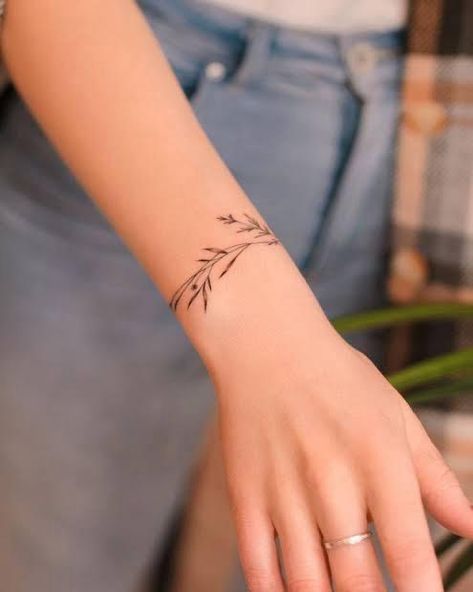 Flower Wrist Tattoos For Women Bracelet, Wristlet Tattoos For Women, Botanical Wrist Tattoo, Line Wrist Tattoo, Floral Bracelet Tattoo, Floral Wrist Tattoo, Braclet Tattoo, Tattoos Pulseras, Tatoo Dog