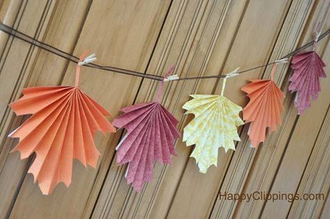 Fall Garland Diy, Turkey Wine, Thanksgiving Decorations Diy, Diy Thanksgiving, Fall Garland, Folded Paper, Paper Leaves, Fall Crafts Diy, Autumn Crafts