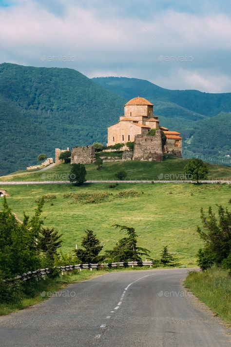 Georgian Mountains, Mtskheta Georgia, Georgia Landscape, Georgia Aesthetic, Orthodox Monastery, Road Landscape, Georgia Vacation, Georgia Country, Georgia Travel