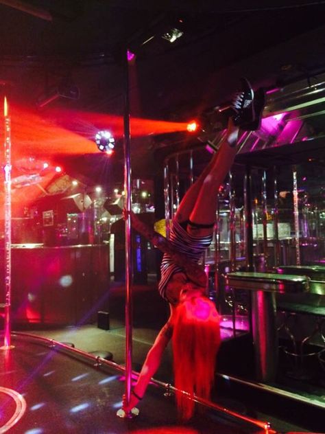 Pole practice after work #stripperlife Dancer Lifestyle, Nightclub Aesthetic, Pole Tricks, Gangster Girl, Pole Dance Moves, Clubbing Aesthetic, Badass Aesthetic, Fitness Photoshoot, Girls Art