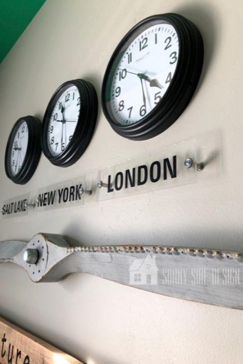 Plane Room Ideas, Aviation Wall Decor, Aviation Theme Office, Aviation Room Ideas, Aviation Bedroom Ideas, Pilot Lounge Decor, Pilot Room Decor, Aviation Themed Bar, Time Zone Clocks Decor