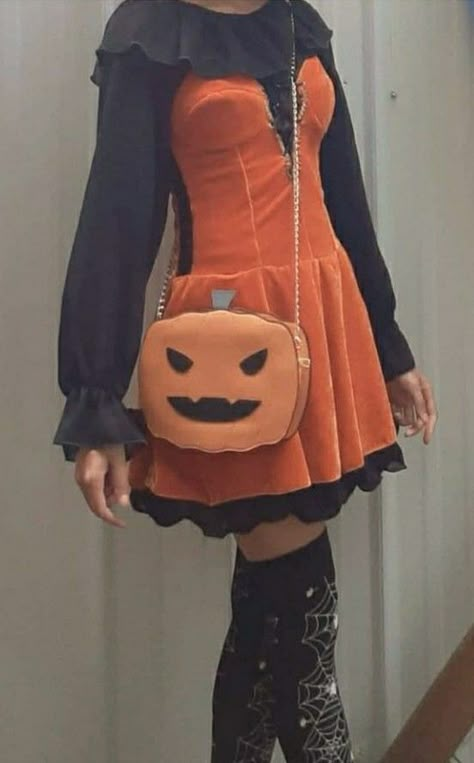 Spooky Clothes Aesthetic, Orange Alt Outfits, Orange Goth Outfit, Halloweencore Outfit, Horrorcore Outfits, Halloween Inspired Outfits, Halloween Fashion Outfits, Halloween Costumes Women Creative, Cute Halloween Outfits