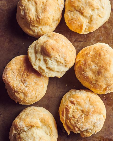 Alton Brown Biscuits, Southern Biscuit Recipe, Southern Biscuits Recipe, Samin Nosrat, Best Biscuit Recipe, Best Homemade Bread Recipe, Carla Hall, Southern Biscuits, Buttermilk Biscuits Recipe