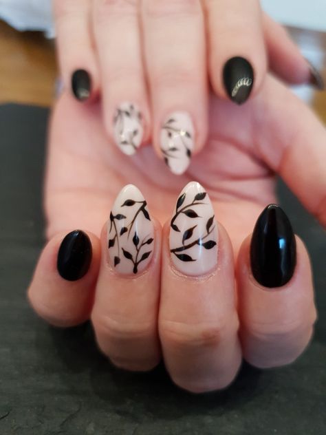 Black And Neutral Nails, Vine Nail Designs, Vines Nails, Vine Nails, Ivy Nails, Black Ivy, Neutral Nails, Girly Stuff, Nails Design