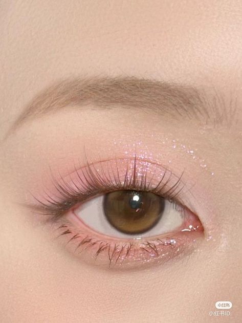 Simple Eyeshadow Tutorial, Shiny Eyeshadow, Eye Makeup Glitter, Pink Eyeshadow Look, Pink Eye Makeup, Flower Knows, Makeup Glitter, Korean Eye Makeup, Glitter Eye Makeup