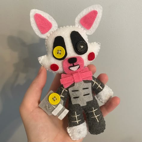 Fnaf Plushies Diy, Fnaf Felt Plush, Felt Plush Ideas, Diy Fnaf Plush, Fnaf Embroidery, Fnaf Room Decor Diy, Fnaf Diy Crafts, Fnaf Diy, Fnaf Plushies