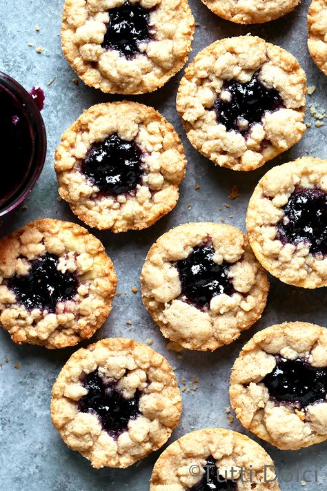 Jam Butter Cookies Crumb Cookies, Jam Butter, Raspberry Thumbprint Cookies, Jam Thumbprint Cookies, Easy Jam, Cookies Healthy, Thumbprint Cookies Recipe, Jam Cookies, Shortbread Cookie