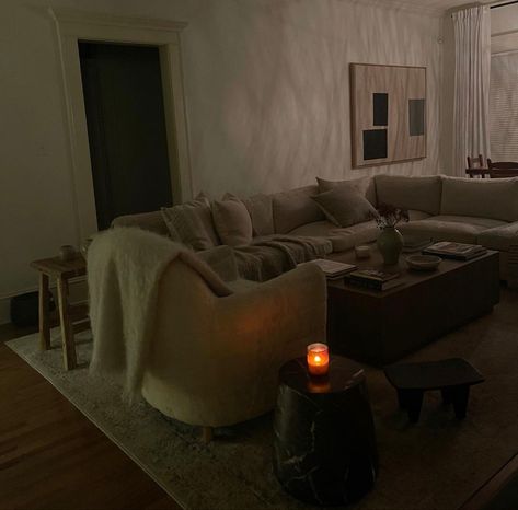 Moody fresh living room decor Moody Living Room, Fresh Living Room, Sectional Couch, Sectional, Living Room Decor, Dream House, Honey, Room Decor, Couch