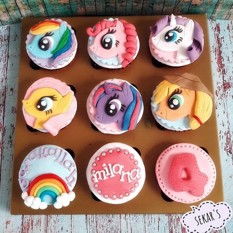 Pony Cupcakes, My Little Pony Cupcakes, Cupcake Fondant, 10 Mayo, My Little Pony Cake, Twin Birthday Parties, Little Pony Cake, My Little Pony Birthday Party, Little Pony Birthday Party