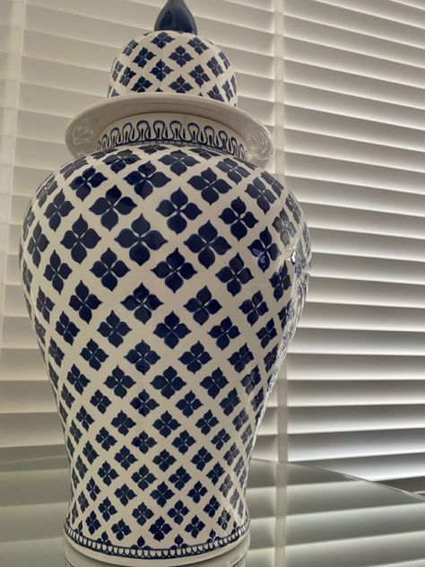 Blue Pottery Designs, Blue White Vase, Diy Gifts Videos, Aluminum Foil Art, Pottery Painting Designs, Blue And White Vase, Handmade Vase, Fashion Themes, White Vase