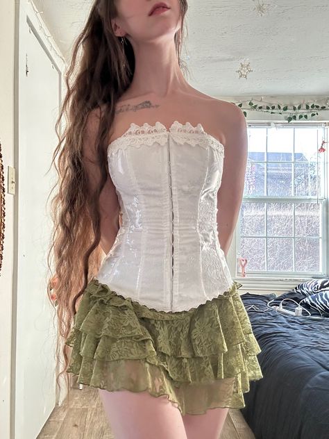 White Corset With Skirt, Corset And Skirt Outfits Aesthetic, Corset Fairy Outfit, Fairy Princess Aesthetic Outfits, Girly Fairy Outfits, White Witch Outfit Aesthetic, Corset Fairy Dress, White Corset Outfit Skirt, Corset Fairy