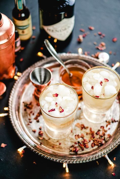 Indian Cocktails Recipes, Indian Cocktail Recipes, Diwali Drinks Ideas, Diwali Drink Ideas, Indian Inspired Cocktails, Diwali Cocktails, Punjabi Dinner, Cardamom Cocktail, Indian Cocktails