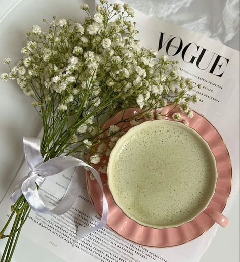 Matcha latte March Inspo Aesthetic, Pretty Green Aesthetic, Matcha Drink Aesthetic, Matcha Latte Aesthetic, March Aesthetic, Aesthetic Matcha, Matcha Cafe, Matcha Aesthetic, Cake Pizza