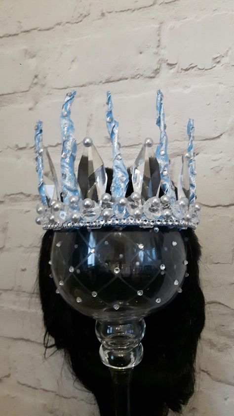 Diy frozen style crown made from recycled plastic bottles and crystal from an old lamp Led Lamp Design, Diy Plastic Bottle, Old Lamps, Recycle Plastic Bottles, Recycled Plastic, Diy Costumes, Plastic Bottles, Craft Inspiration, Lamp Design