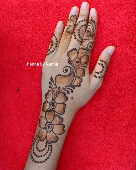 Beautiful Simple Mehndi Design, Simple Arabic Mehndi Designs, Henna Art Designs, Simple Henna Tattoo, Beginner Henna Designs, Mehndi Designs For Kids, Simple Mehndi Designs Fingers, Very Simple Mehndi Designs, Engagement Mehndi Designs