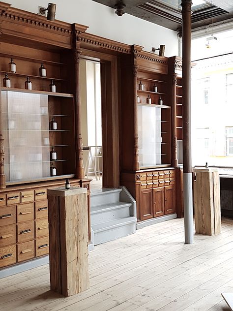 Bottle Shop Interior, Apothecary Studio, Tailoring Shop Interior Design, Apothecary Design, Apothecary Shop, Apothecary Decor, Award Winning Kitchen, Jewelry Store Design, Aesthetic Space