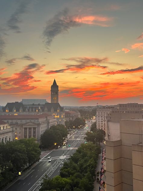 Washington DC. Summer sunset Washington D.c Aesthetic, Washington Dc Aesthetic, Washington Dc Summer, Dc Aesthetic, Diego Barrueco, City Aesthetics, Willa Holland, Dc Trip, Post Grad Life