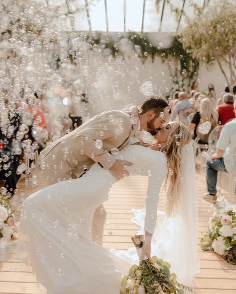 A reminder why to add a bubble photo to your wedding day✔️ @asantaephotography #bubblephotos #weddingday #weddingceremony #tyedtheknot #weddingplanning #weddinginspo #weddingideas #weddinginspiration #brideandgroom Bubble Photo, Bubble Wedding, Photo Bubbles, Confetti Photos, Wedding Fayre, Summer Wedding Decorations, Wedding Bubbles, Dream Wedding Venues, Wedding Confetti