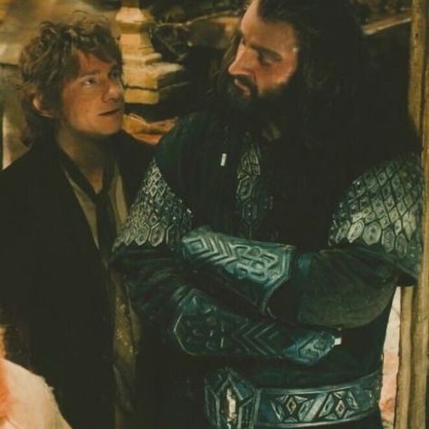 Bilbo And Thorin, The Hobbit Thorin, Hobbit Bilbo, Lotr Funny, Hobbit Art, Fili And Kili, Tolkien Books, Middle Earth Art, The Hobbit Movies