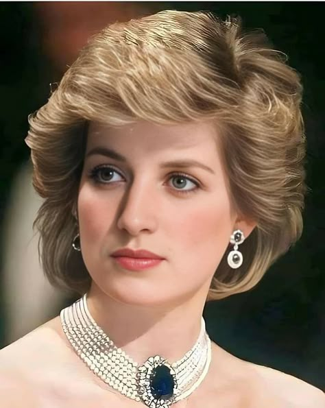 Princess Diana Jewelry, Diana Queen, Princess Diana Hair, Princess Diana Fashion, Princess Diana Family, Princess Diana Photos, Princess Diana Pictures, Princes Diana, Romantic Photos Couples