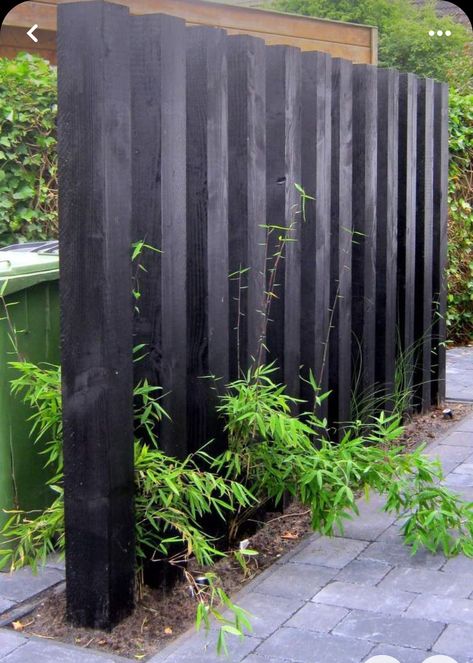 Moderne Have, Black Fence, Back Garden Design, Modern Garden Design, Outdoor Gardens Design, Garden Landscape Design, Small Garden Design, Modern Landscaping, Back Garden