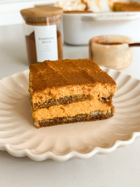 » Pumpkin Tiramisu Sticky Date Cake, Pumpkin Tiramisu, Spring Roll Pastry, Hawaiian Sweet Rolls, Tiramisu Recipe, Sugar Pumpkin, Classic Desserts, Sweetie Pie, Pumpkin Bread