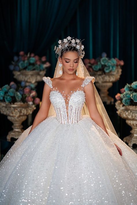 Frida Xhoi Xhei Wedding Dress, Beauty Saloon, Elegant Bride, Dress Order, Princess Wedding Dresses, Ball Gowns Wedding, Milan Fashion Week, Hair Stylist, Ball Gowns