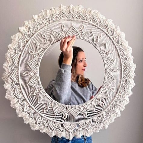 Macrame Circle, Macrame Feather Wall Hanging, Pola Macrame, Macrame Thread, Macrame Mandala, Macrame Mirror, Makramee Diy, Macrame Knots Pattern, Macrame Wall Hanging Diy