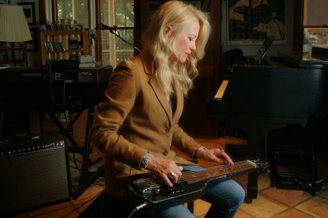 These female steel guitar players have some serious #girlpower!  #countrymusic Where Women Create, Pedal Steel Guitar, Women Artist, Artist Studios, Country Fan, Guitar Photography, Steel Guitar, Extraordinary Women, Guitar Players