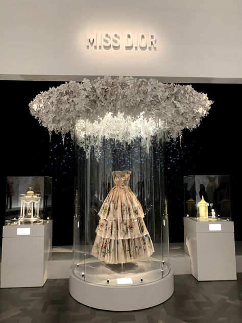 Bridal Shop Decor, Dior Designer Of Dreams, Luxury Retail Store, Experiential Marketing Events, Dior Store, Judy Chicago, Christian Dior Designer, Herb Ritts, Retail Interior Design