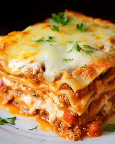 American Meals, Fried Milk, Italian Cookbook, Best Sausage, Lasagne Recipes, Homemade Lasagna, Carbonara Recipe, Classic Italian Dishes, Toast Toppings