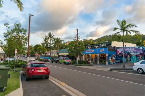 Airlie Beach Sidney Australia, Australia Beach, Beach Towns, Airlie Beach, The Great Barrier Reef, Great Barrier Reef, Beach Town, Pacific Ocean, Travel Bucket List